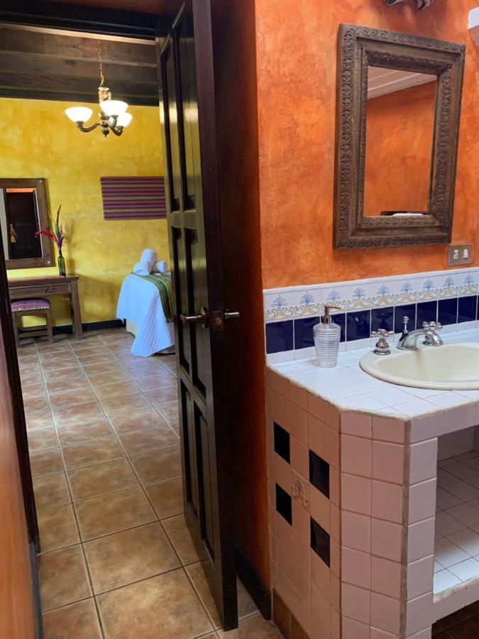 Casona Del Conquistador Antigua Bagian luar foto